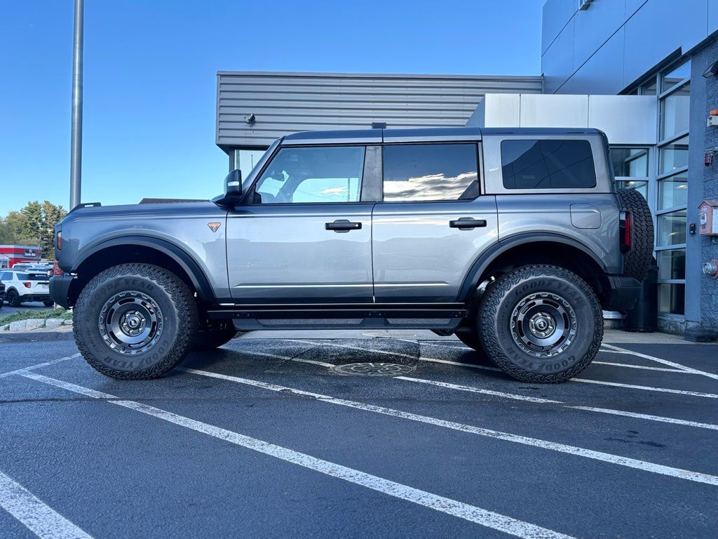 2025 Ford Bronco Badlands photo 2