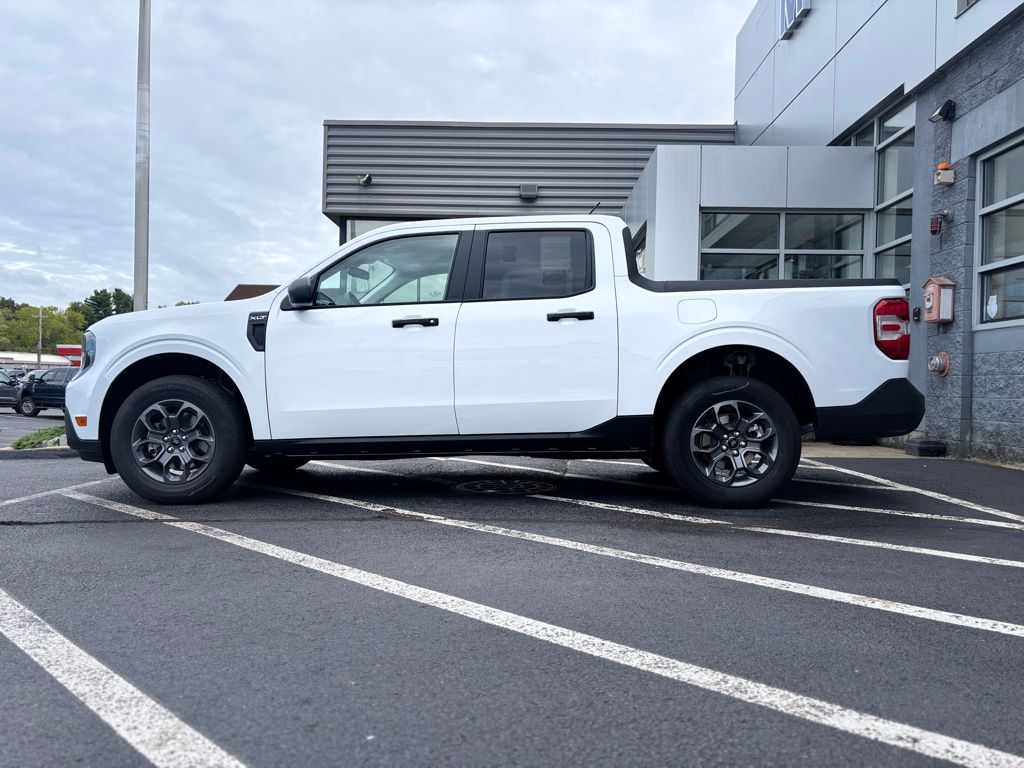 2025 Ford Maverick XLT photo 2