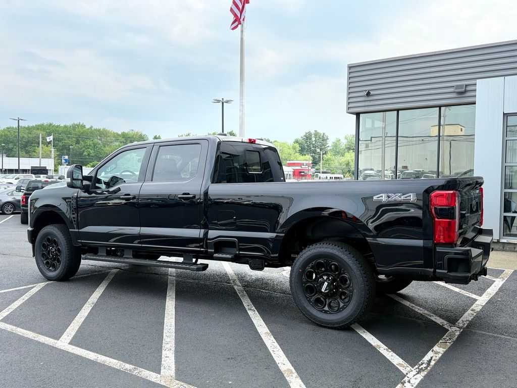 2025 Ford F-350 XLT photo 4