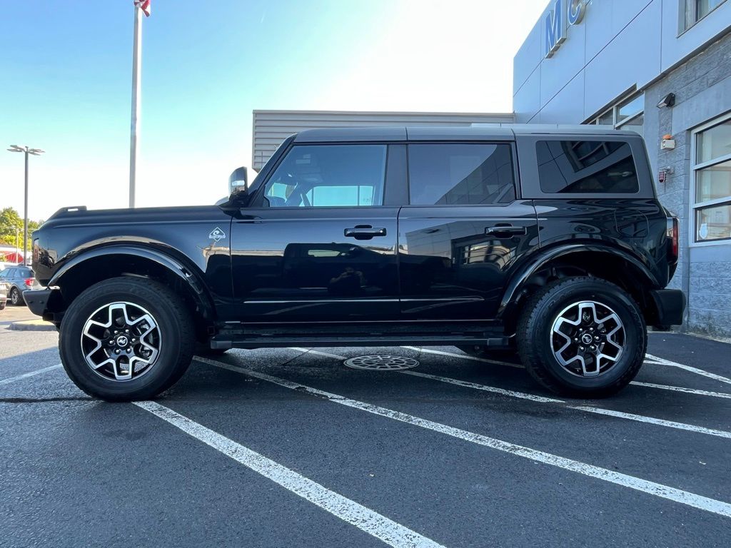 2023 Ford Bronco Outer Banks photo 2