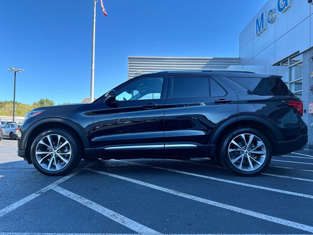 2025 Ford Explorer Platinum photo 2