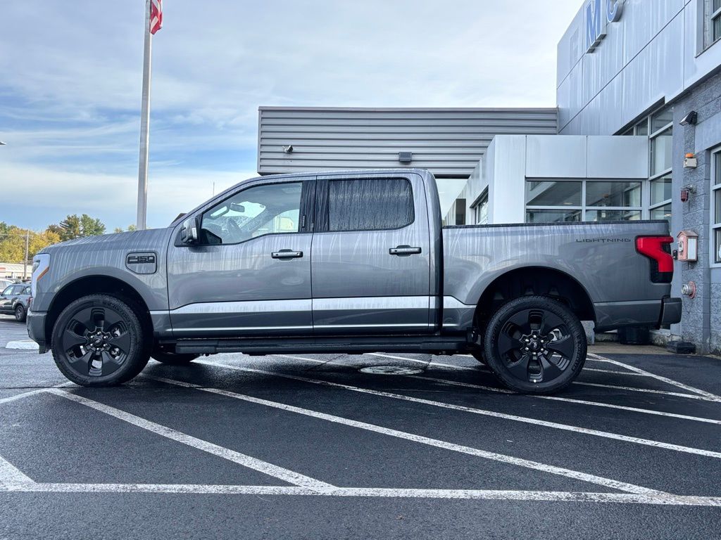 2025 Ford F-150 Lightning Platinum photo 2