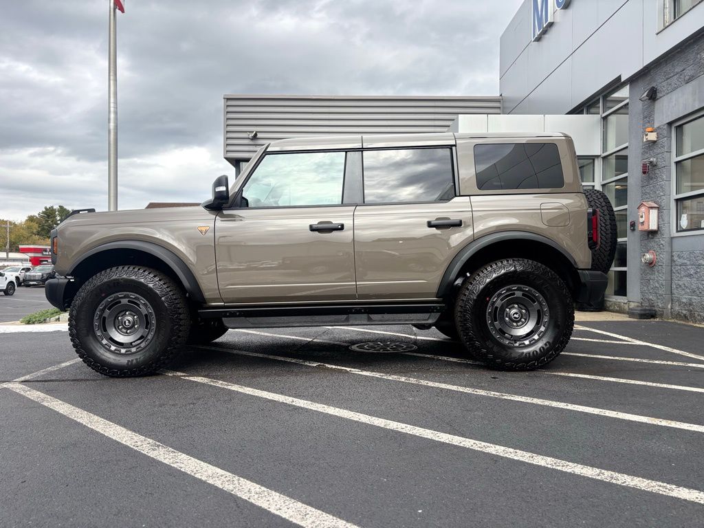2025 Ford Bronco Badlands photo 2