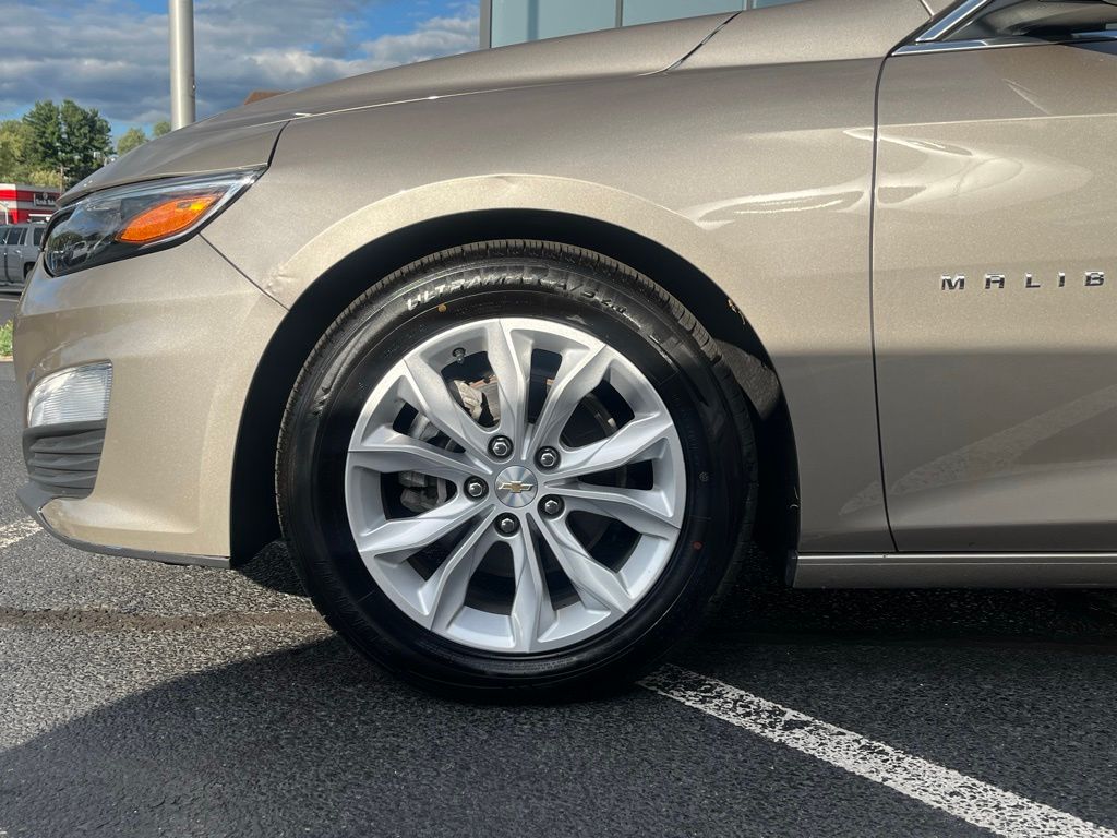2022 Chevrolet Malibu 1LT photo 2