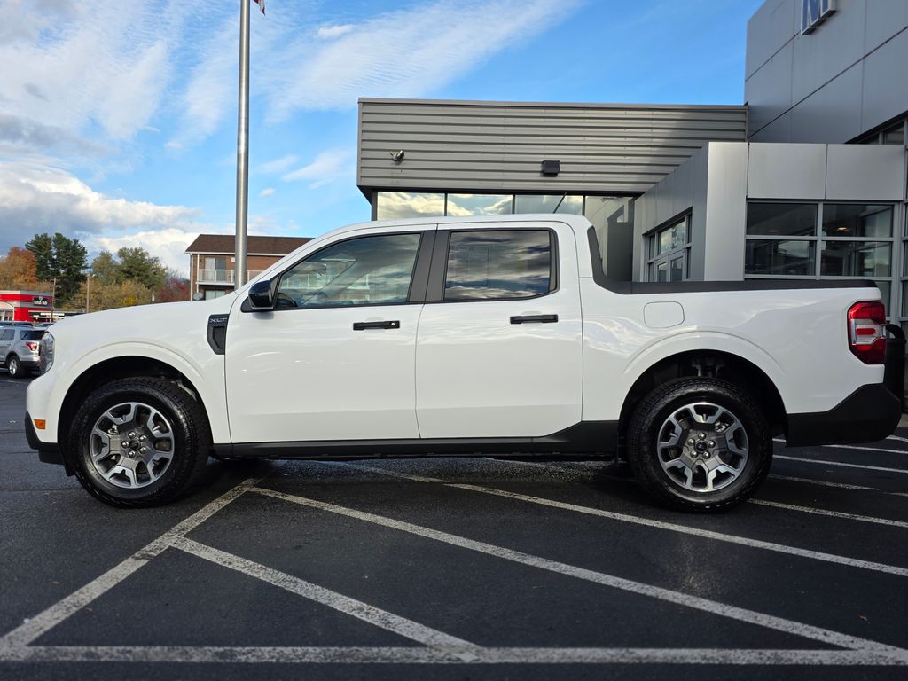 2024 Ford Maverick XLT photo 2