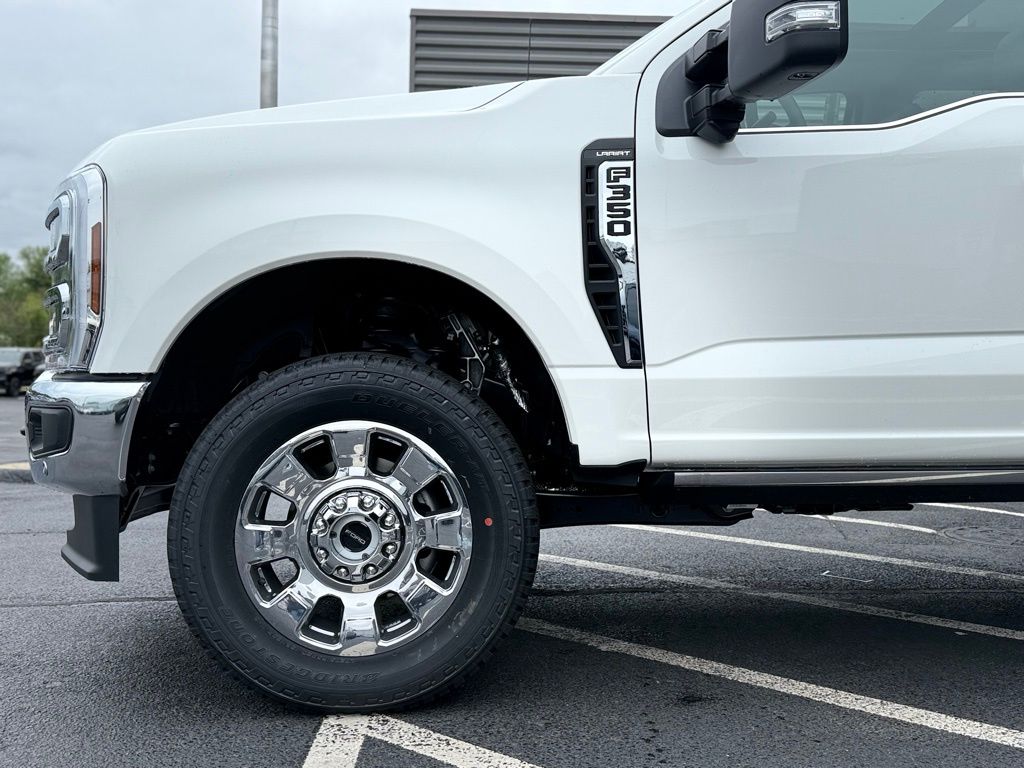 2025 Ford F-350 Lariat photo 3