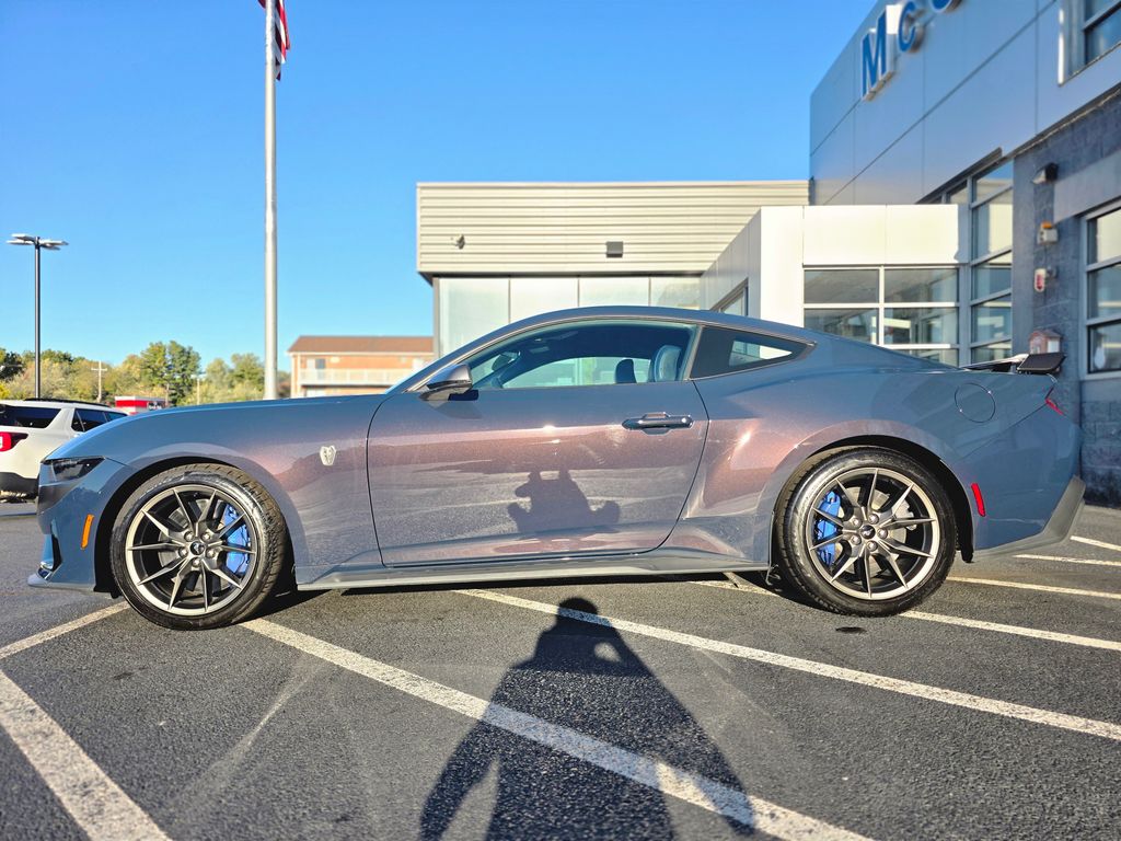 2024 Ford Mustang Dark Horse photo 2