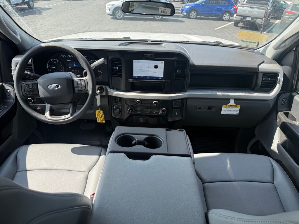 2026 Ford F-350 Super Duty Chassis Cab XL - Photo 10