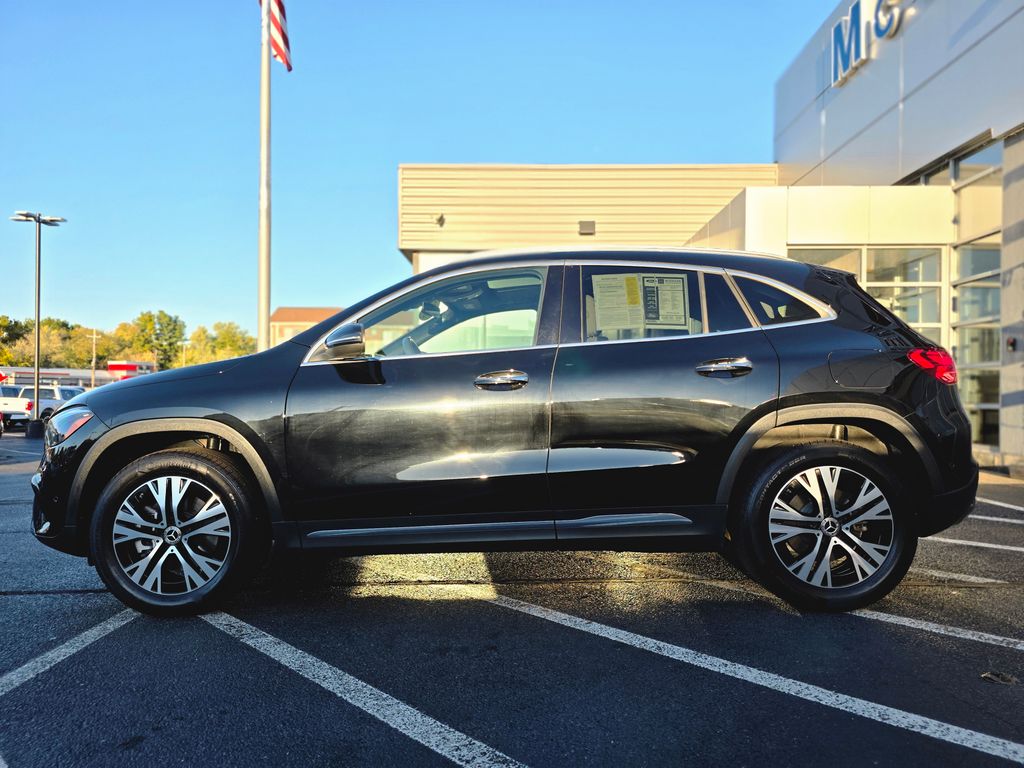 2025 Mercedes Benz GLA 250 4MATIC photo 2