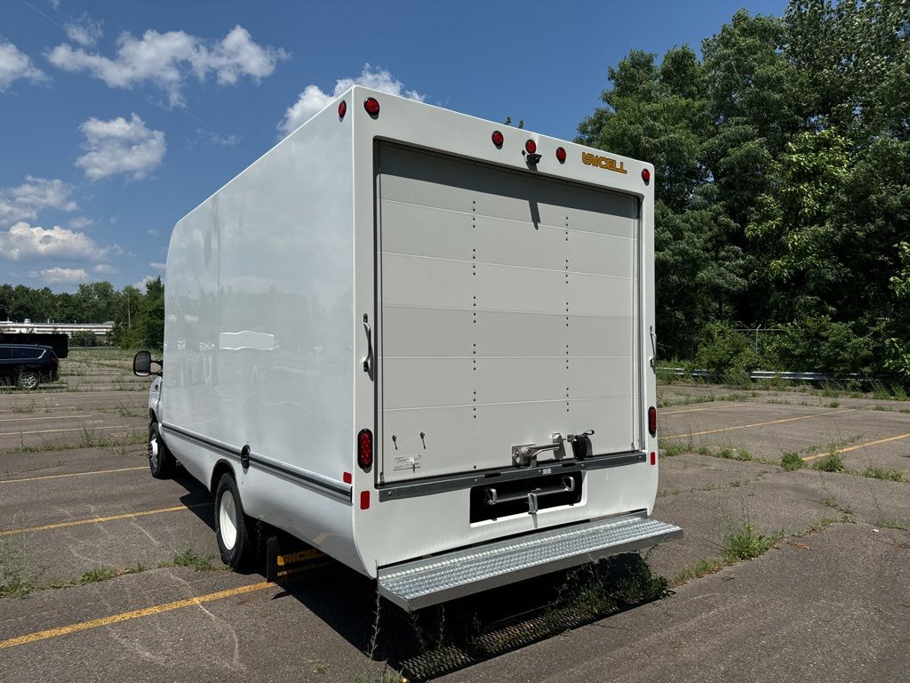 2025 Ford E-350 photo 3