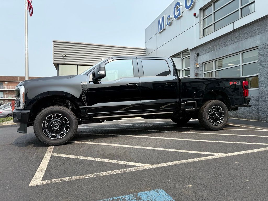 2025 Ford F-350 Platinum photo 2