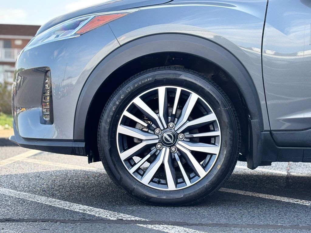 2022 Nissan Kicks SV photo 2