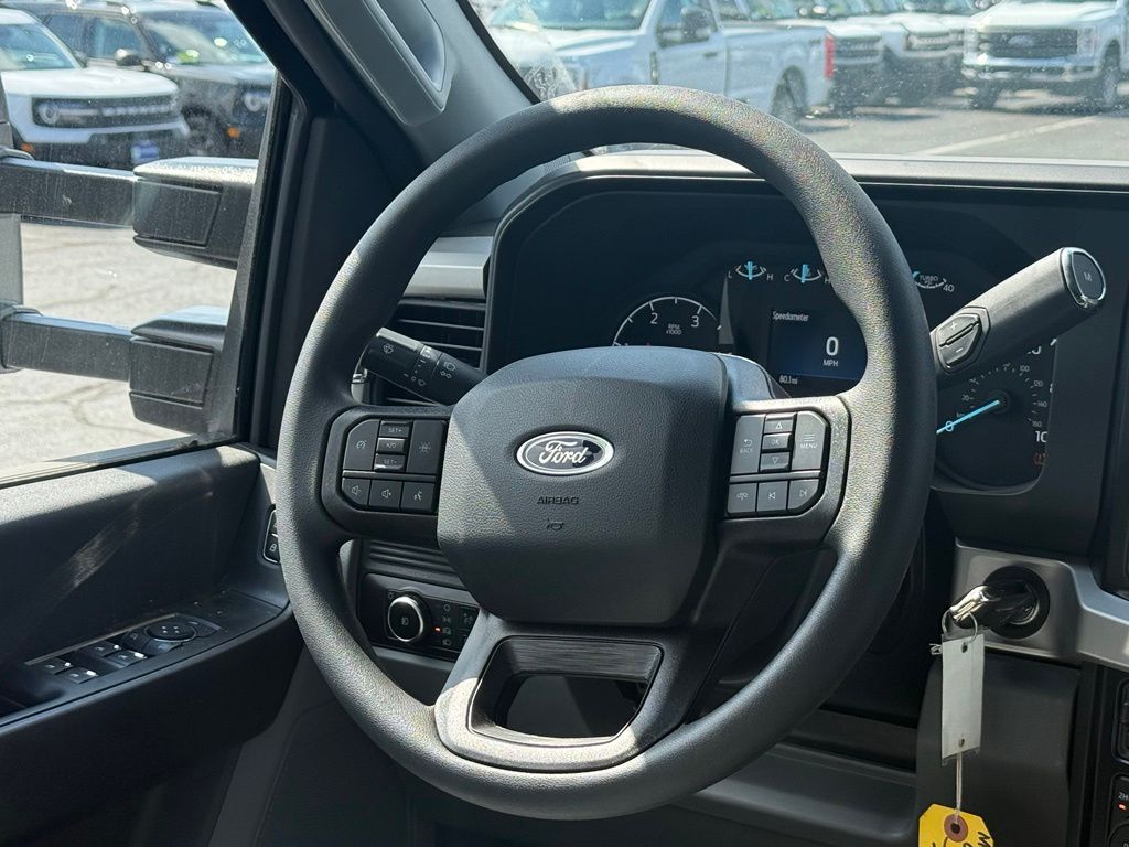 2026 Ford F-350 Super Duty Chassis Cab XL - Photo 11