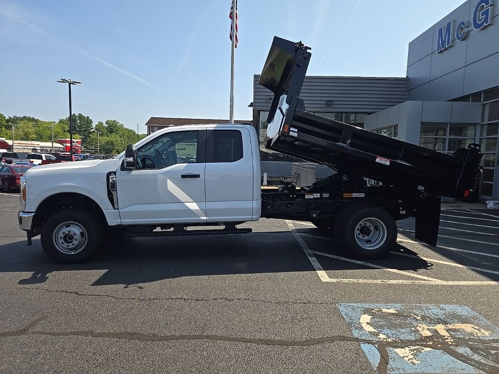 2025 Ford F-350 photo 3