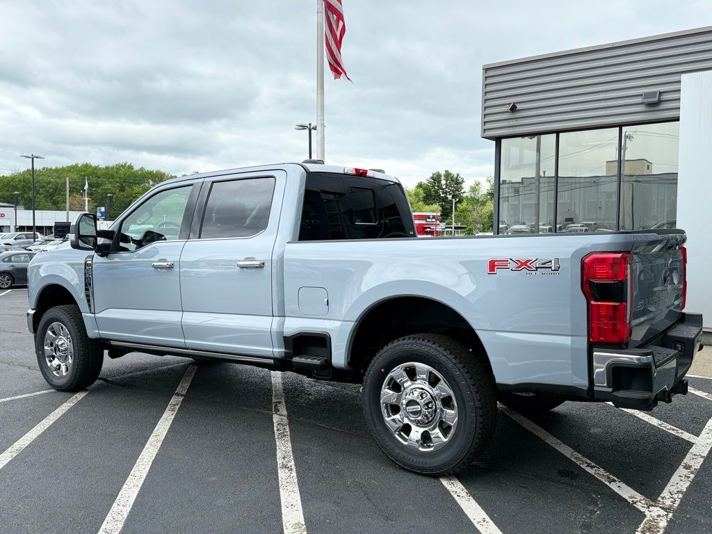 2025 Ford F-250 Lariat photo 4