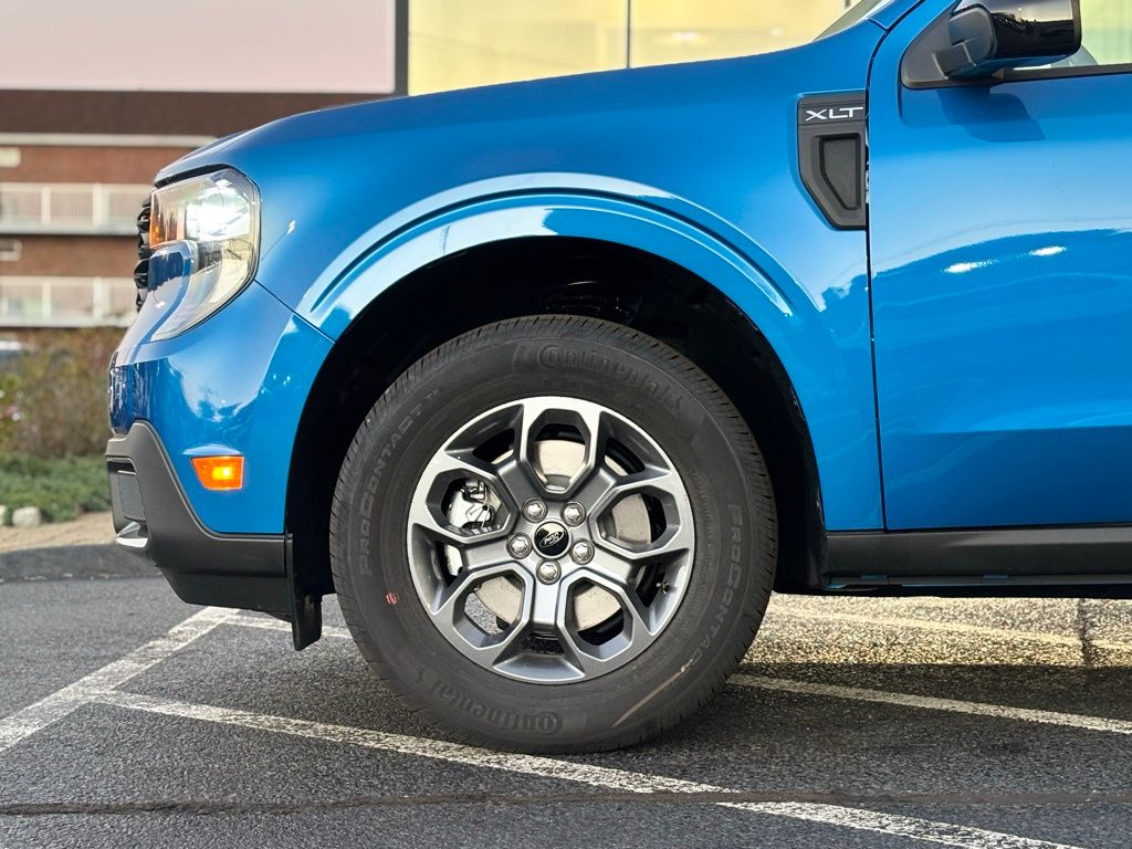 2025 Ford Maverick XLT photo 2