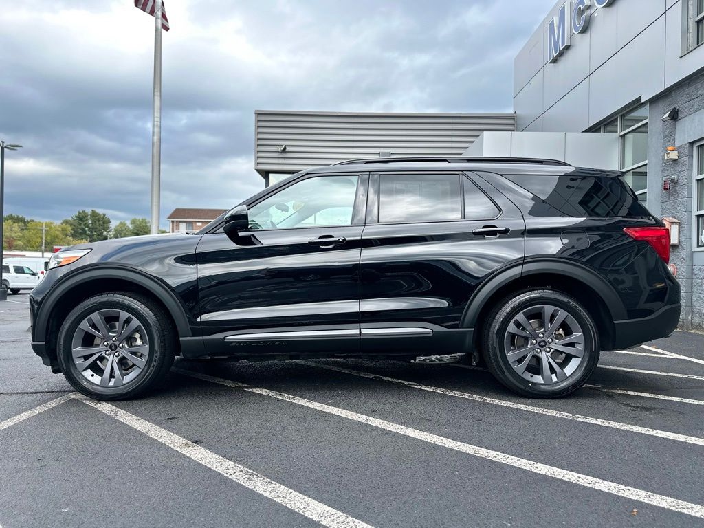 2022 Ford Explorer XLT photo 2