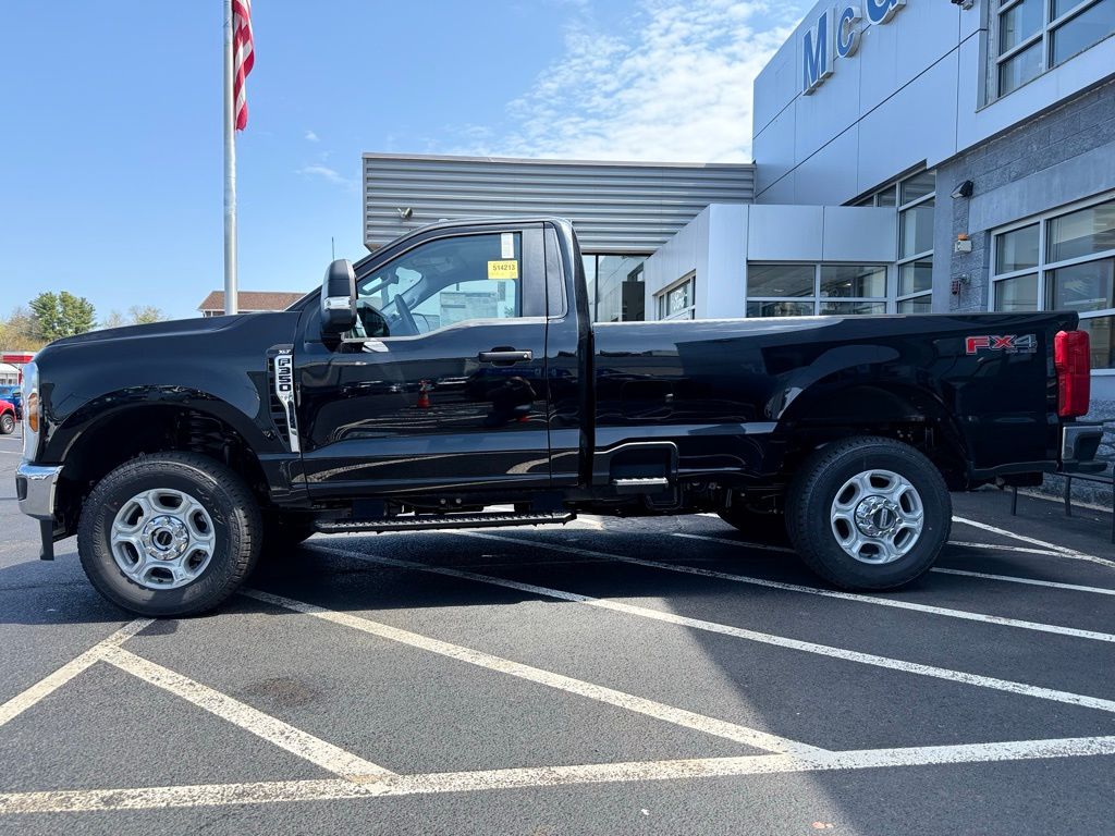 2025 Ford F-350 XLT photo 2