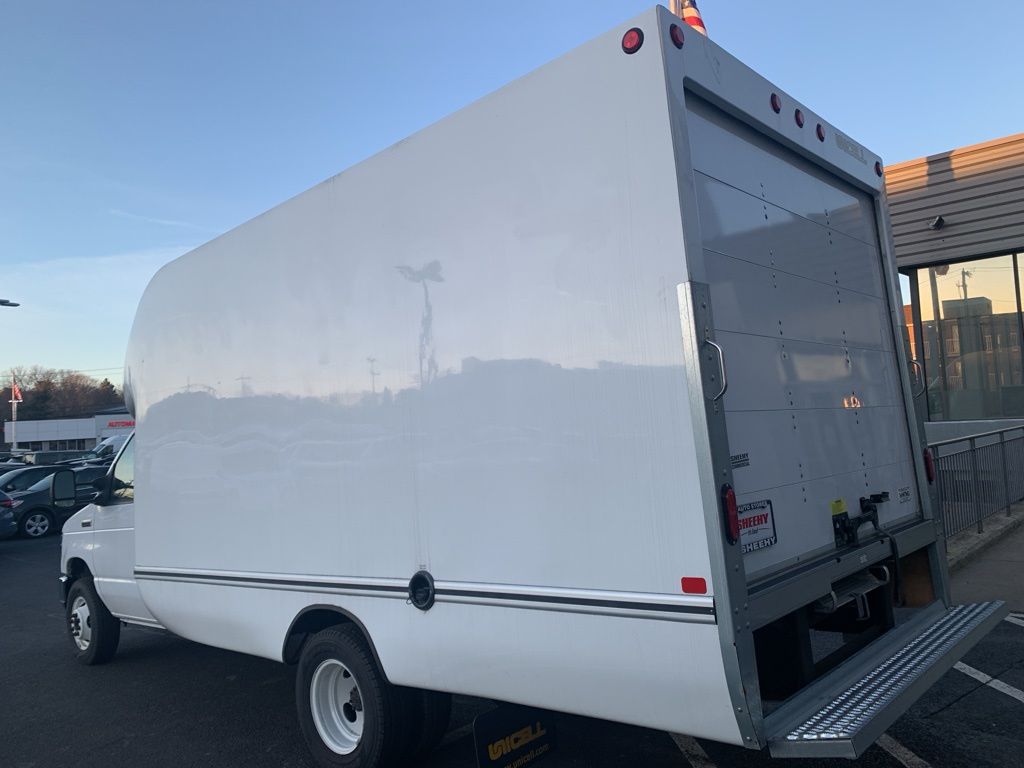 2024 Ford E-450 photo 4