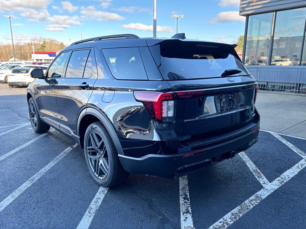 2026 Ford Explorer ST-Line photo 2