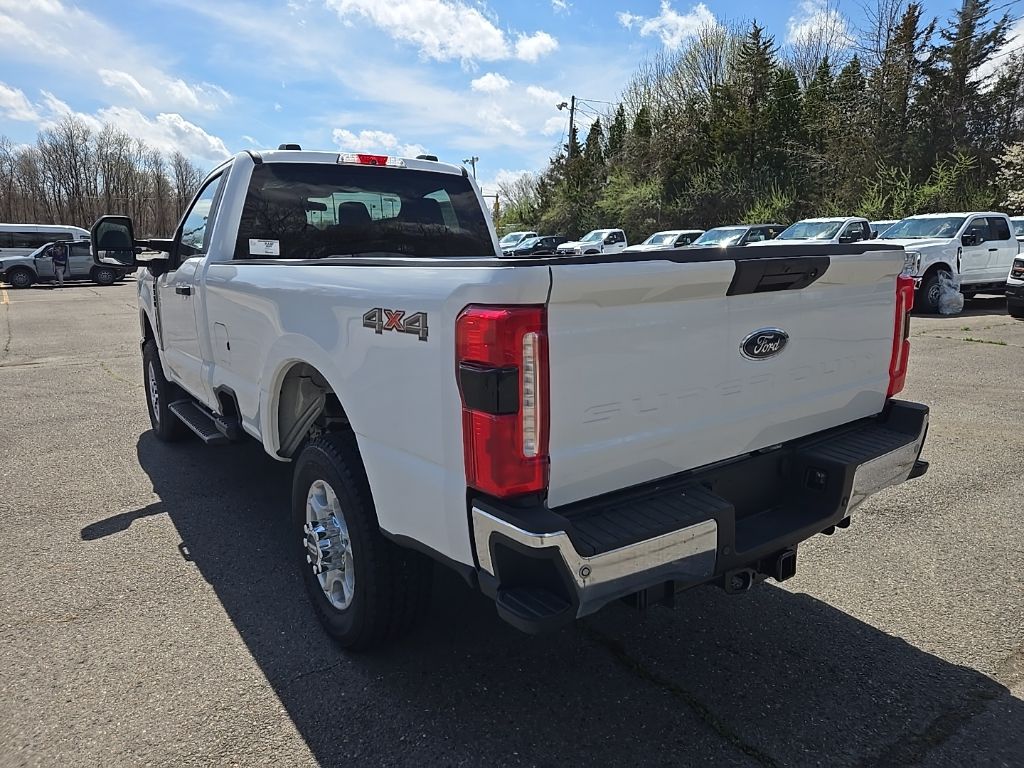 2025 Ford F-350 XLT photo 3