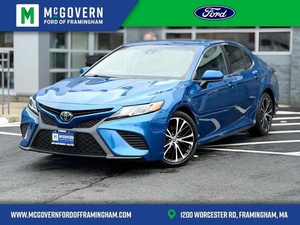 Used 2020 Toyota Camry SE Sedan