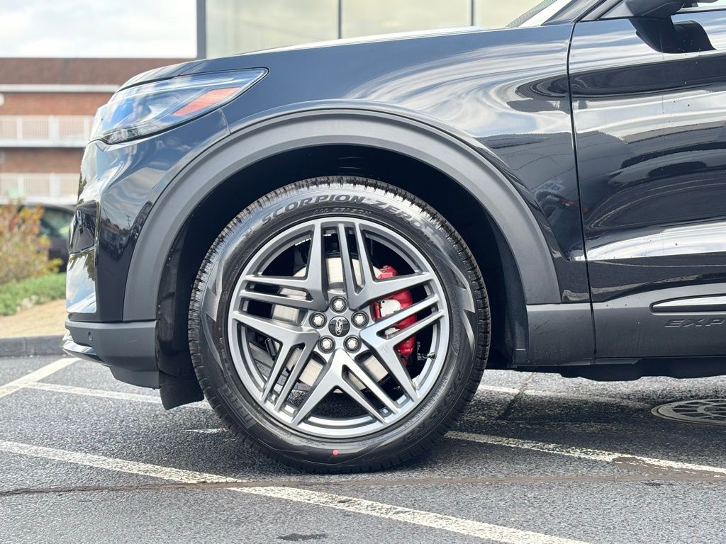 2025 Ford Explorer ST photo 2