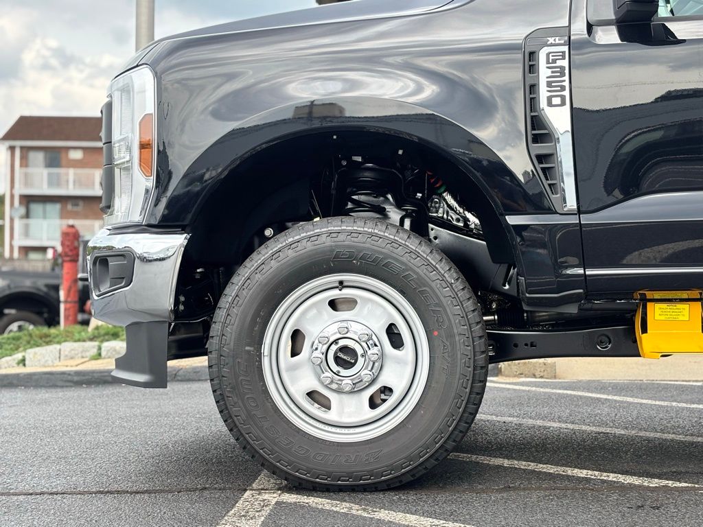2026 Ford F-350 photo 2