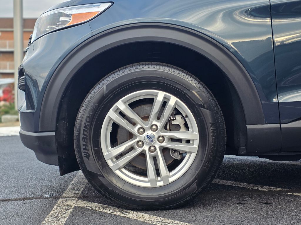 2023 Ford Explorer XLT photo 2