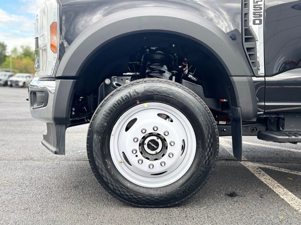 2025 Ford F-550 XL photo 3