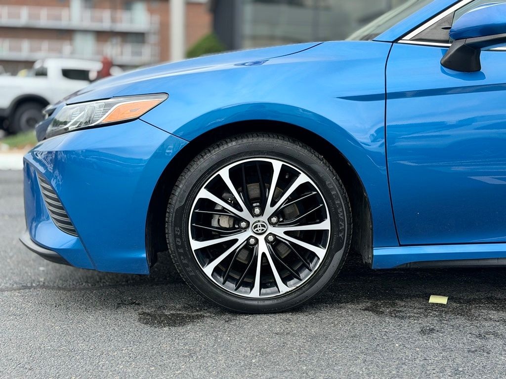 Used 2020 Toyota Camry SE Sedan