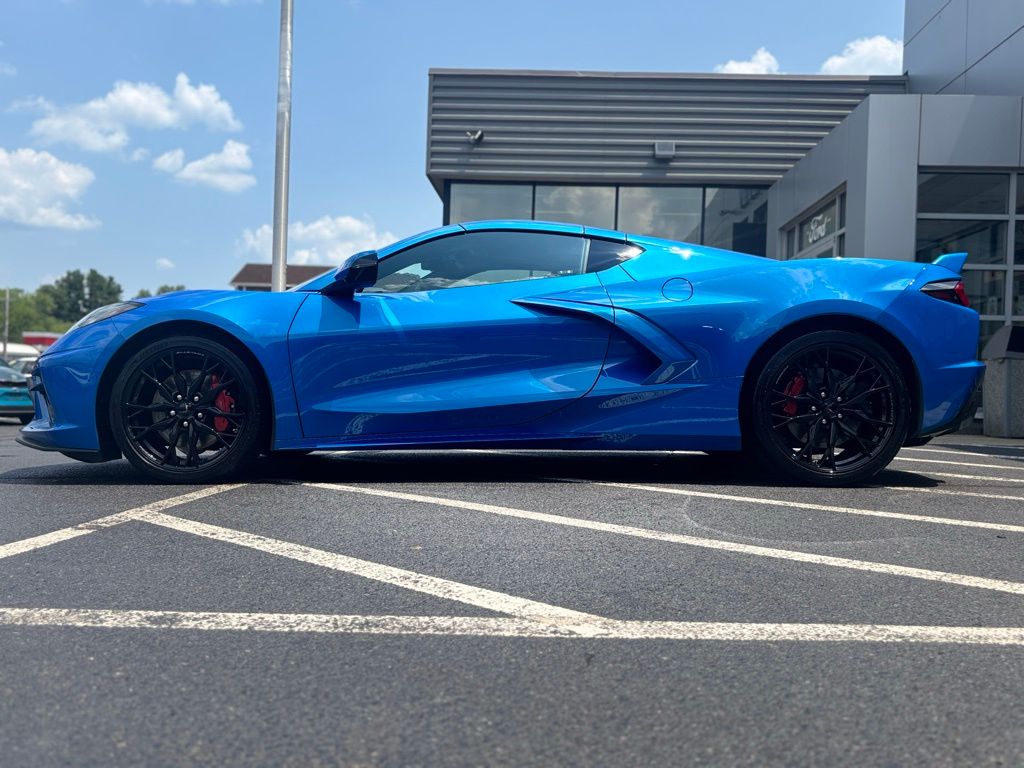 2024 Chevrolet Corvette Stingray 3LT photo 2
