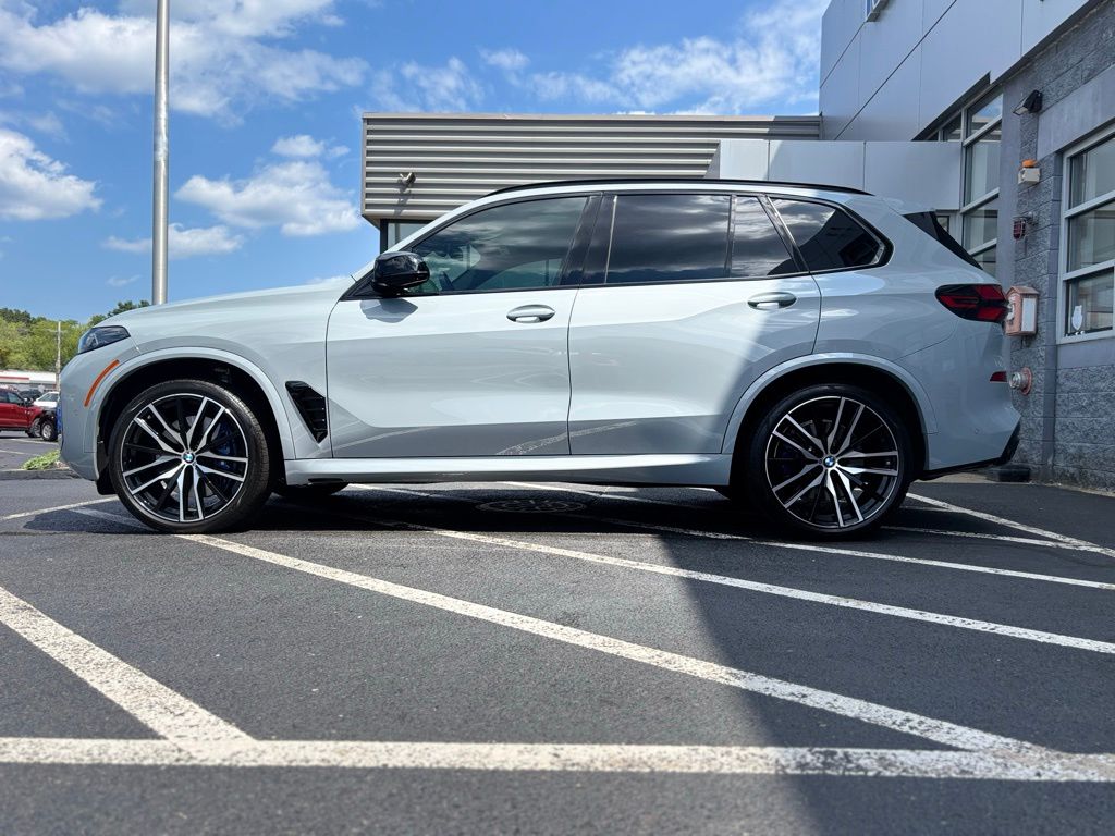 2025 Bmw X5 M60i photo 2