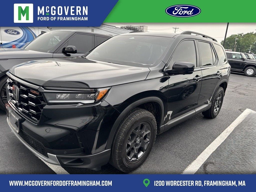 Used 2025 Honda Pilot TrailSport SUV