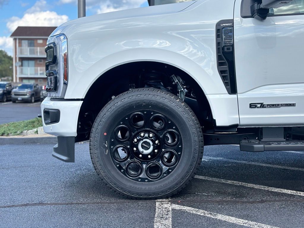 2025 Ford F-250 photo 2