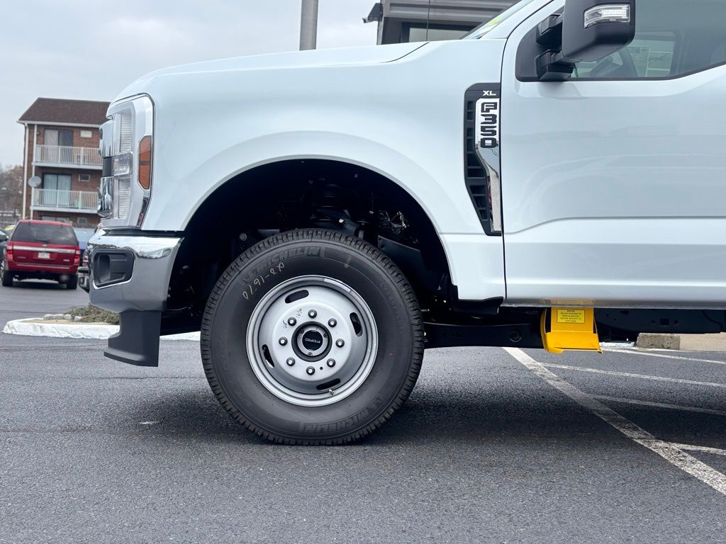 2026 Ford F-350 photo 2