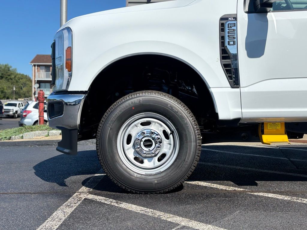 2026 Ford F-250 photo 3