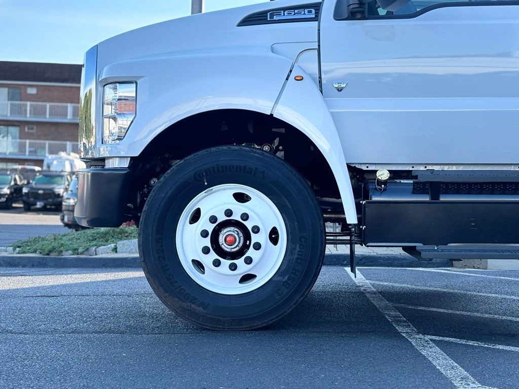 2026 Ford F-650 photo 2