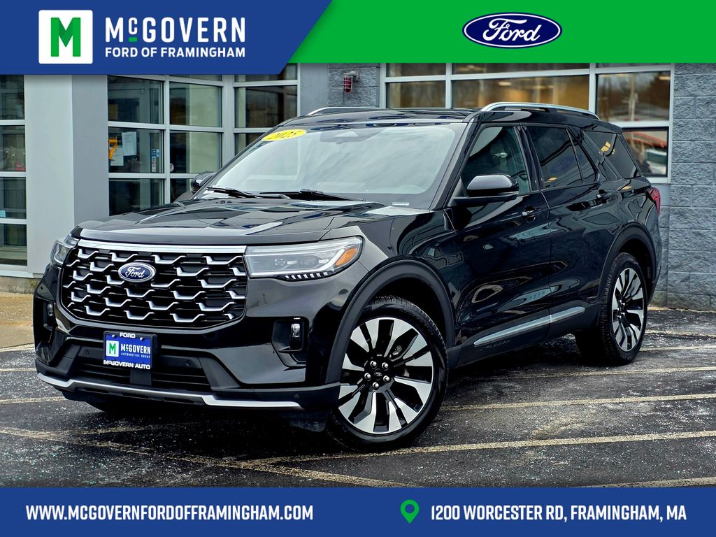 2025 Ford Explorer Platinum's photo