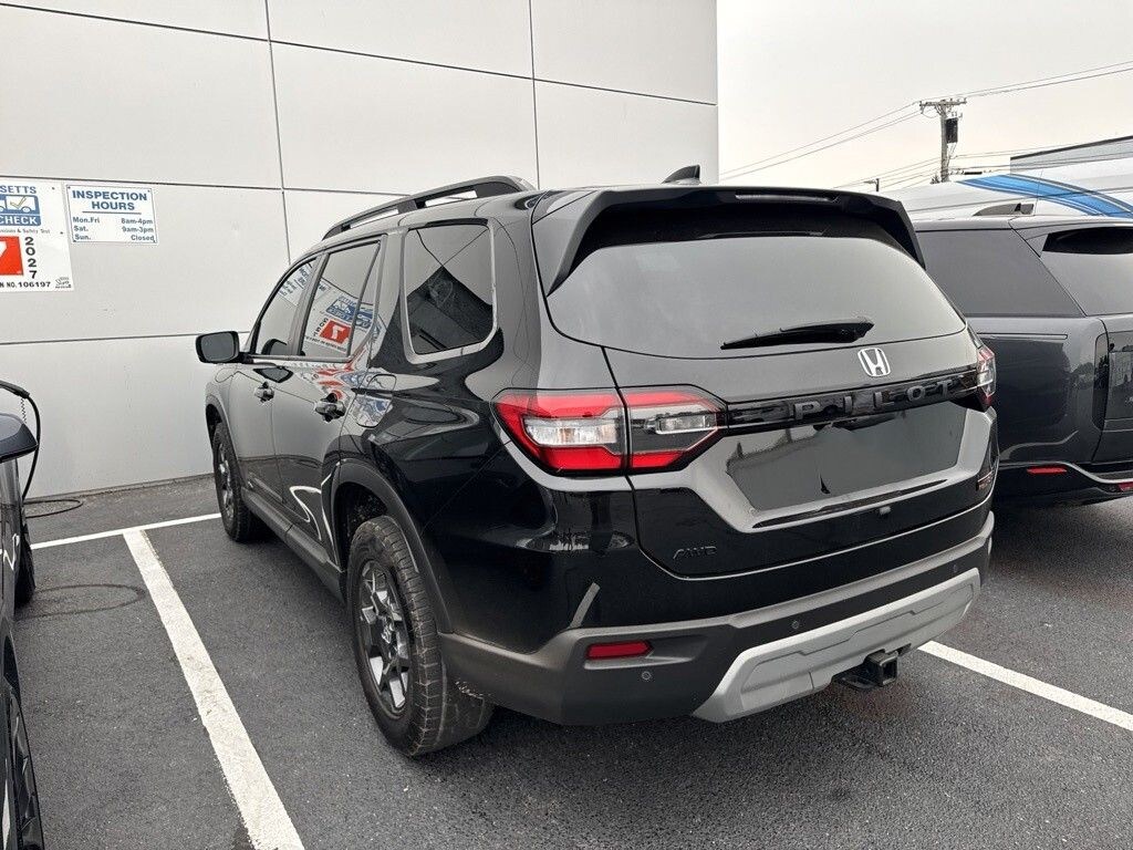 Used 2025 Honda Pilot TrailSport SUV