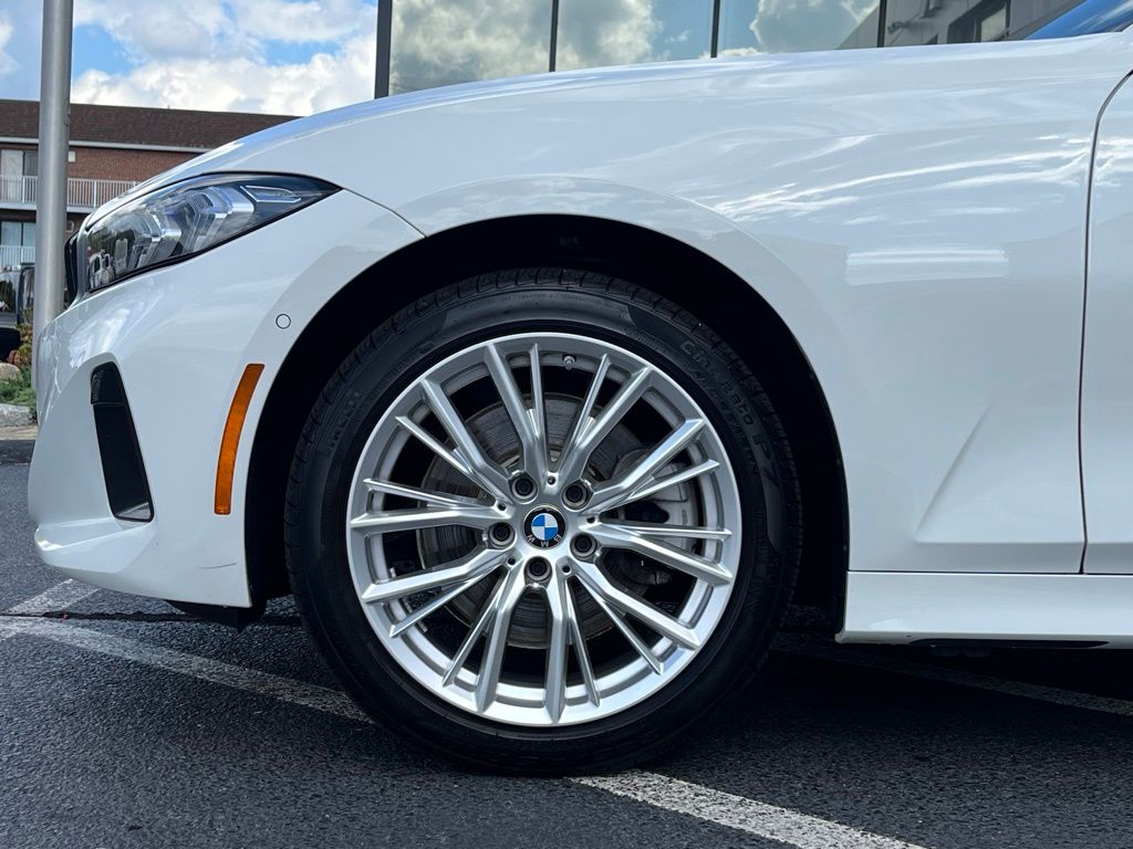 2024 Bmw 330i xDrive photo 2