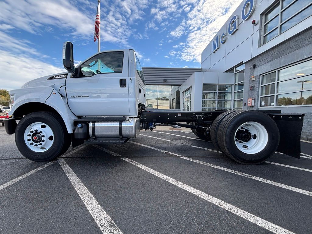 2026 Ford F-750 photo 2