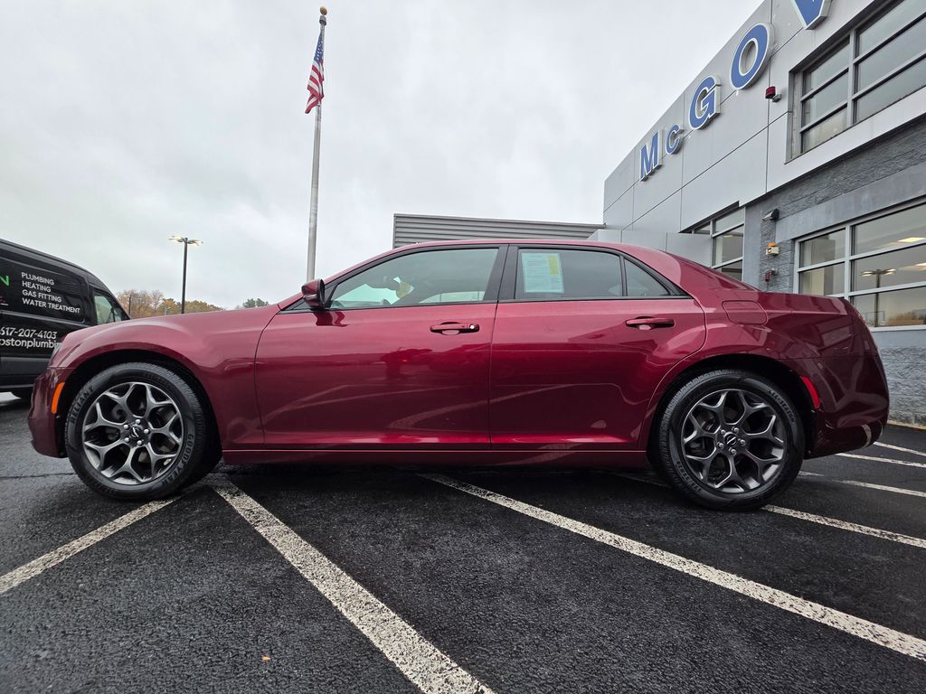 2018 Chrysler 300 S photo 3