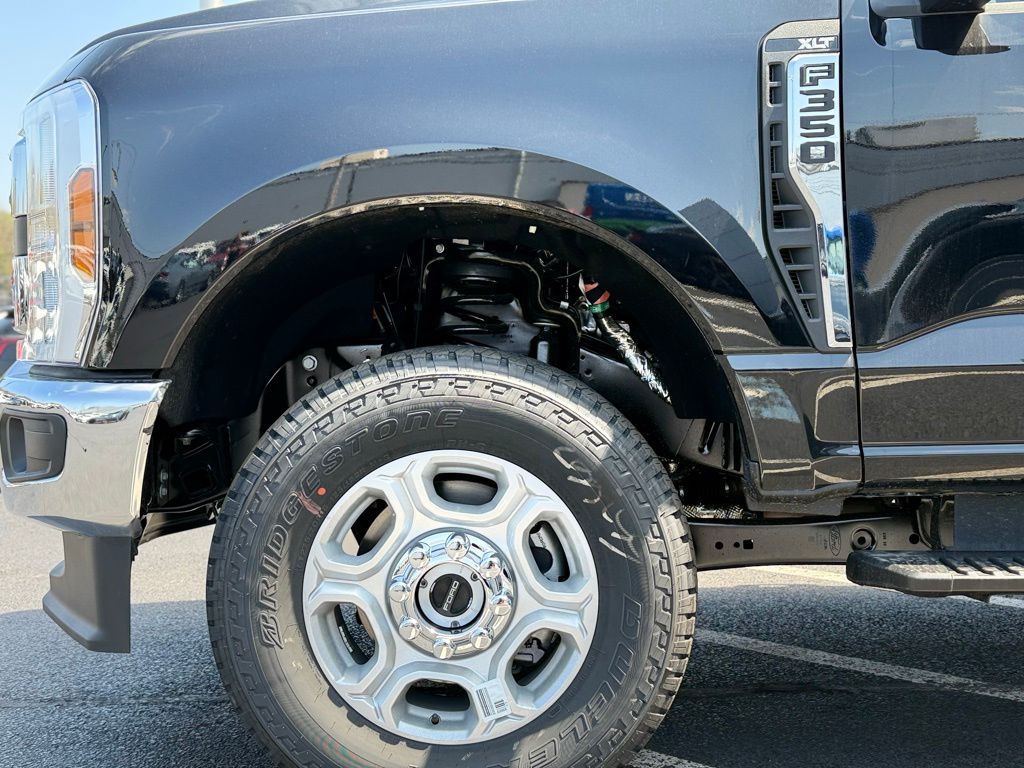 2025 Ford F-350 XLT photo 3