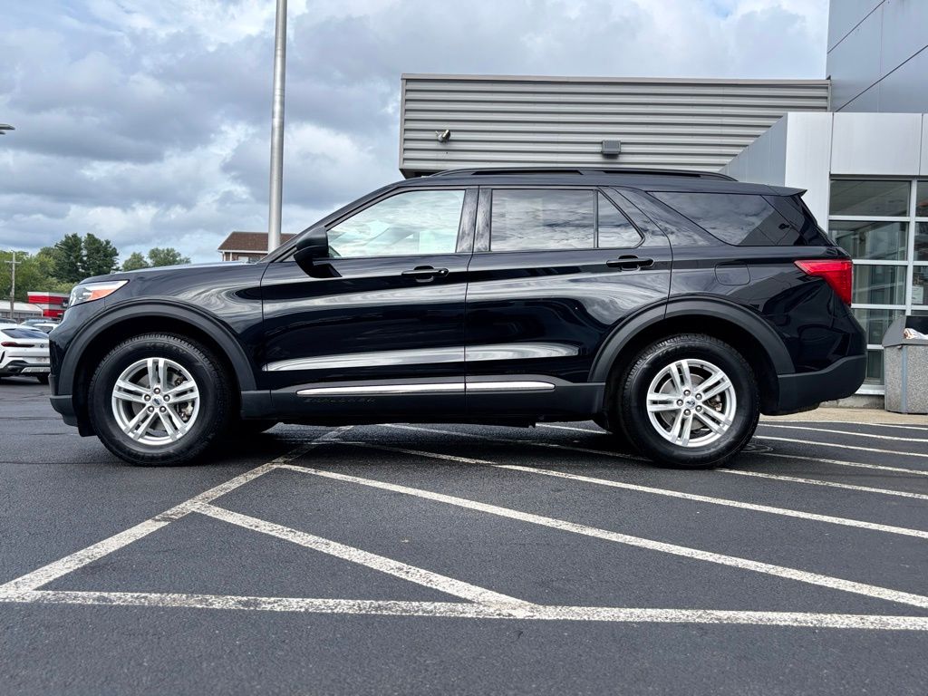 2022 Ford Explorer XLT photo 2