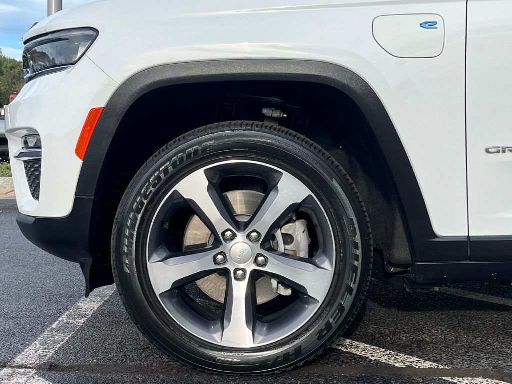 2022 Jeep Cherokee Limited 4xe photo 2