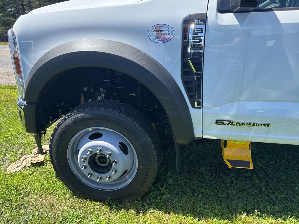2025 Ford F-550 XL photo 3