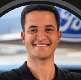 Staff member Gustavo Ricardo from f0ca7474b0ff