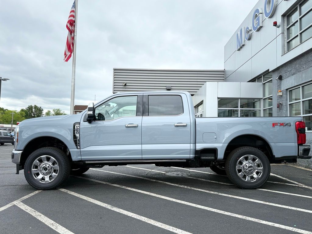 2025 Ford F-250 Lariat photo 2
