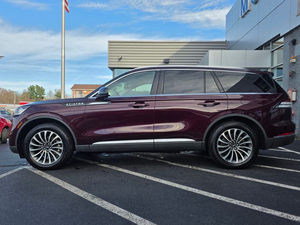2022 Lincoln Aviator Standard photo 3